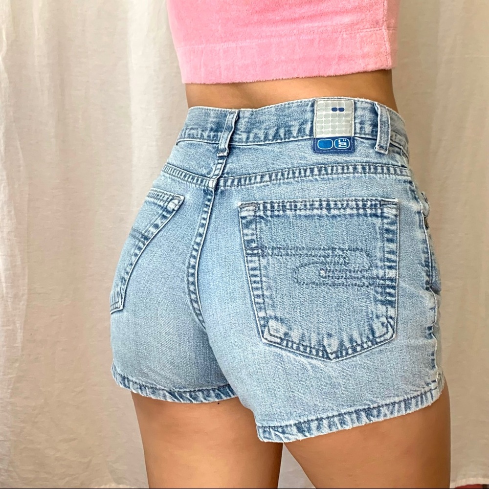 vintage 90s light wash high waisted denim shorts